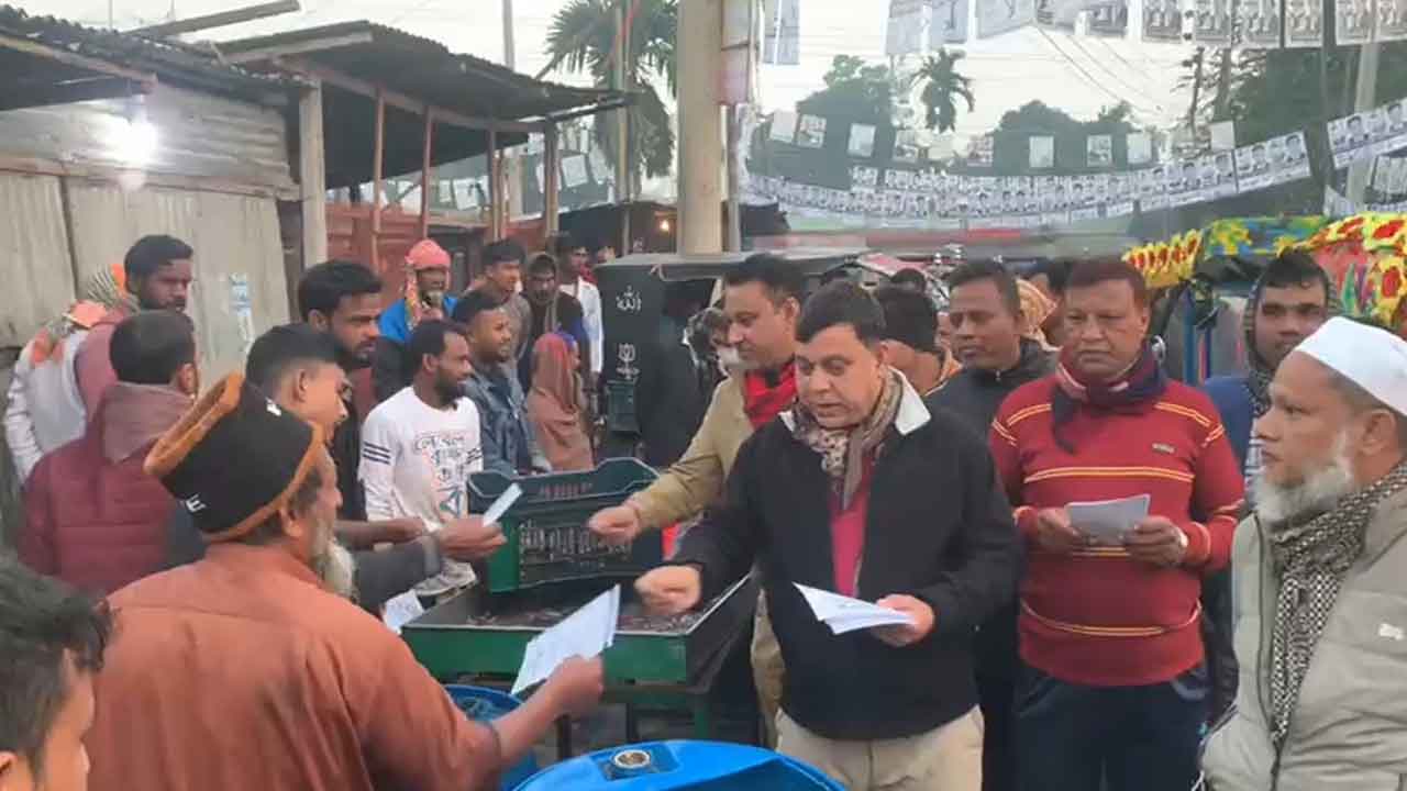 জামালপুরে বিএনপির লিফলেট বিতরণ 