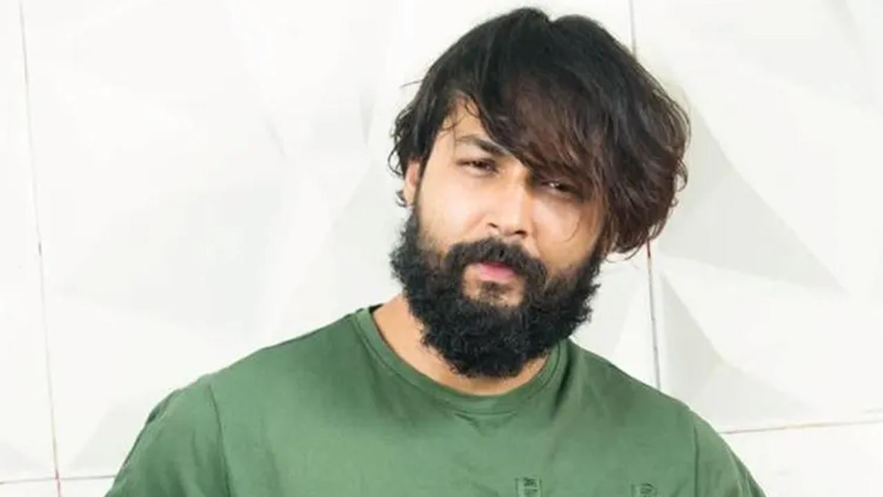 আদর আজাদ । ছবি: সংগৃহীত