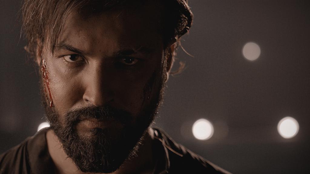 সিনেমার একটি দৃশ্যে আদর । ছবি: সংগৃহীত