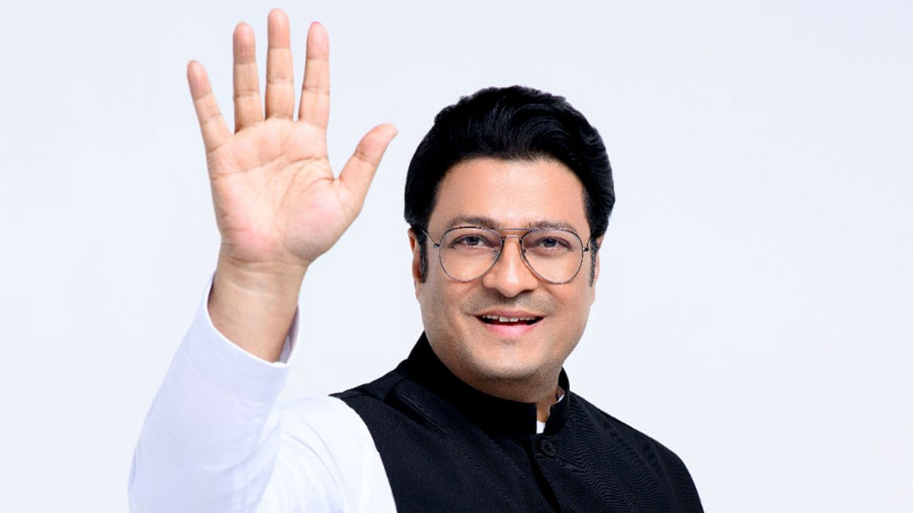 শপথ নিলেন চিত্রনায়ক ফেরদৌস