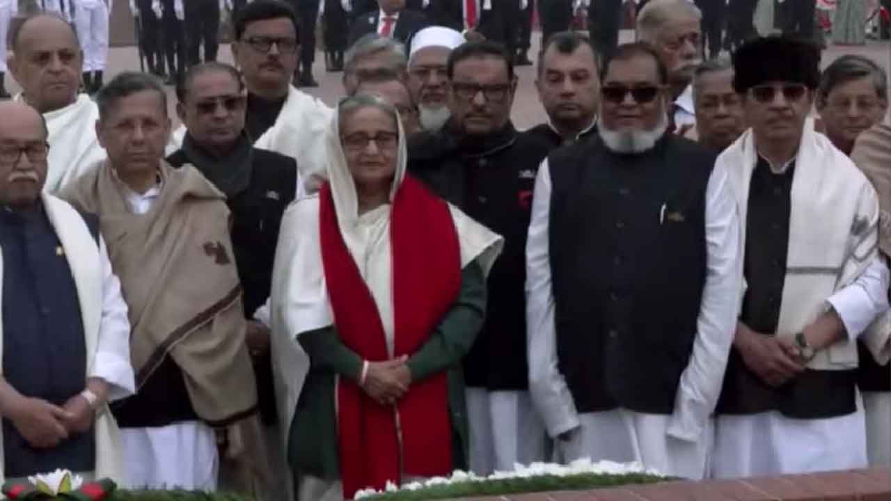 জাতীয় স্মৃতিসৌধে প্রধানমন্ত্রী ও নতুন মন্ত্রিসভার শ্রদ্ধা