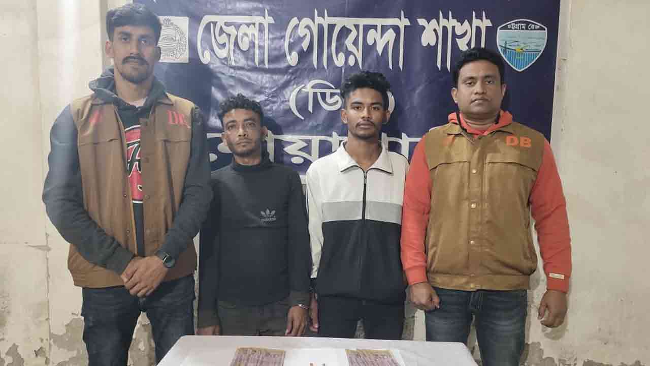 পল্লী চিকিৎসকের সঙ্গে গৃহবধূর আপত্তিকর ভিডিও ধারণ, আটক ২