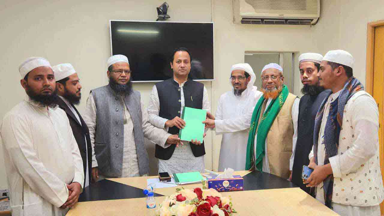 পাঠ্যপুস্তক নিয়ে আপত্তি, হেফাজত নেতাদের আশ্বস্ত করলেন শিক্ষামন্ত্রী