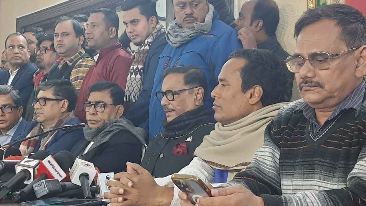 সংবাদ সম্মেলনে বক্তব্য রাখছেন আওয়ামী লীগের সাধারণ সম্পাদক ওবায়দুল কাদের