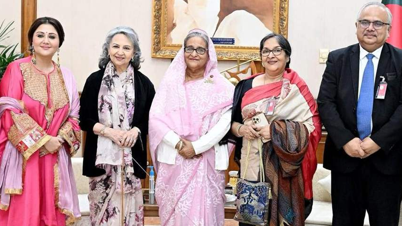 গণভবনে প্রধানমন্ত্রীর সঙ্গে শর্মিলা, মমতা ও স্বস্তিকার সাক্ষাৎ
