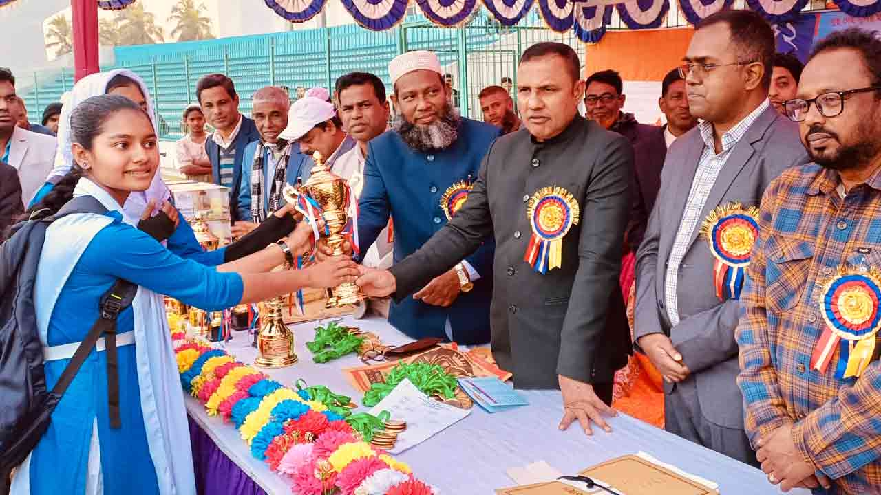 শেরপুরে ৫২তম শীতকালীন জাতীয় ক্রীড়া প্রতিযোগিতার পুরস্কার বিতরণ