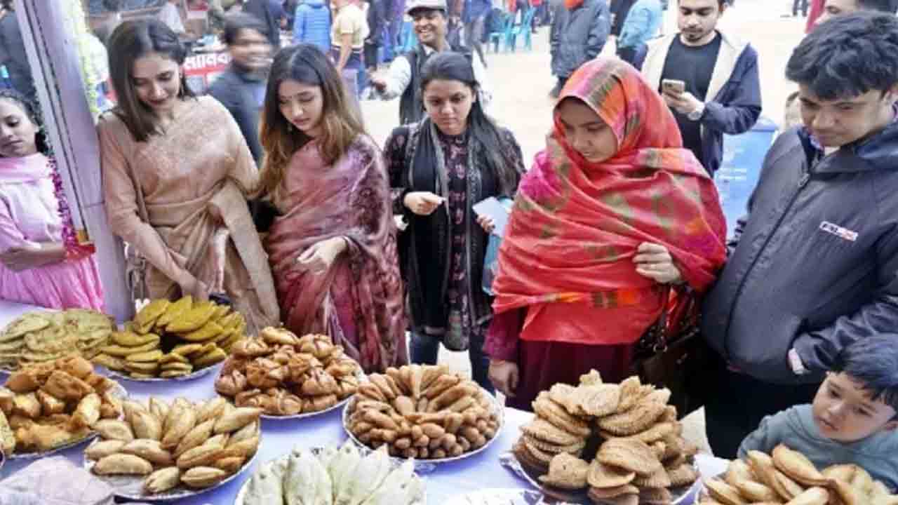আজ থেকে শুরু হচ্ছে পিঠা উৎসব