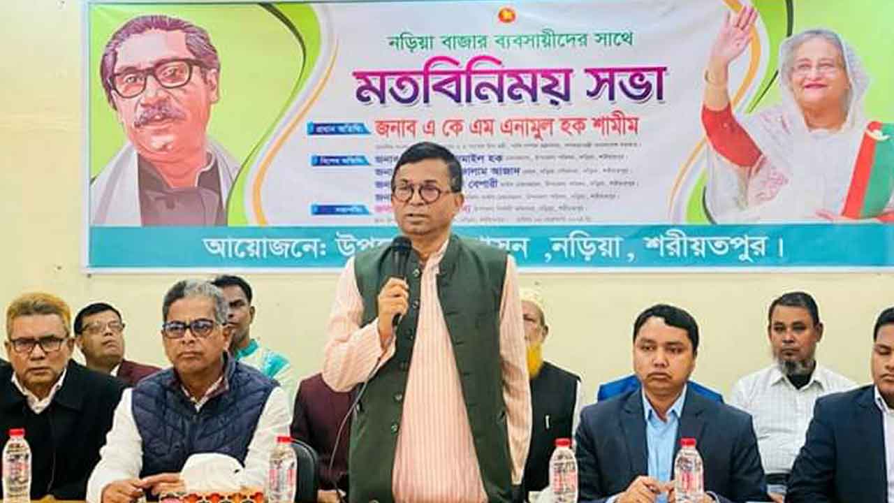 সভায় বক্তব্য দিচ্ছেন এনামুল হক শামীম