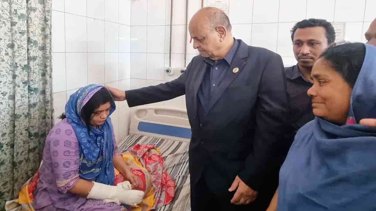 চিকিৎসকদের ওপর হামলা আর মেনে নেবেন না স্বাস্থ্যমন্ত্রী