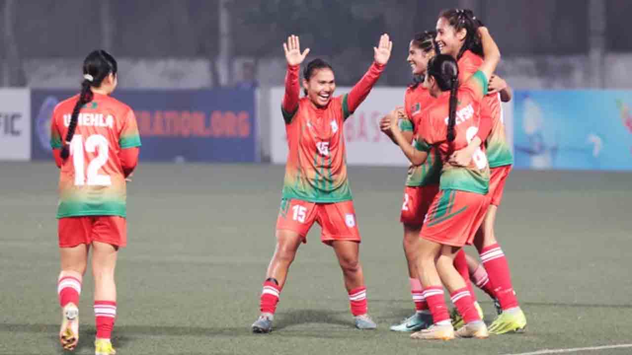 ভুটানের জালে বাংলার মেয়েদের এক হালি গোল