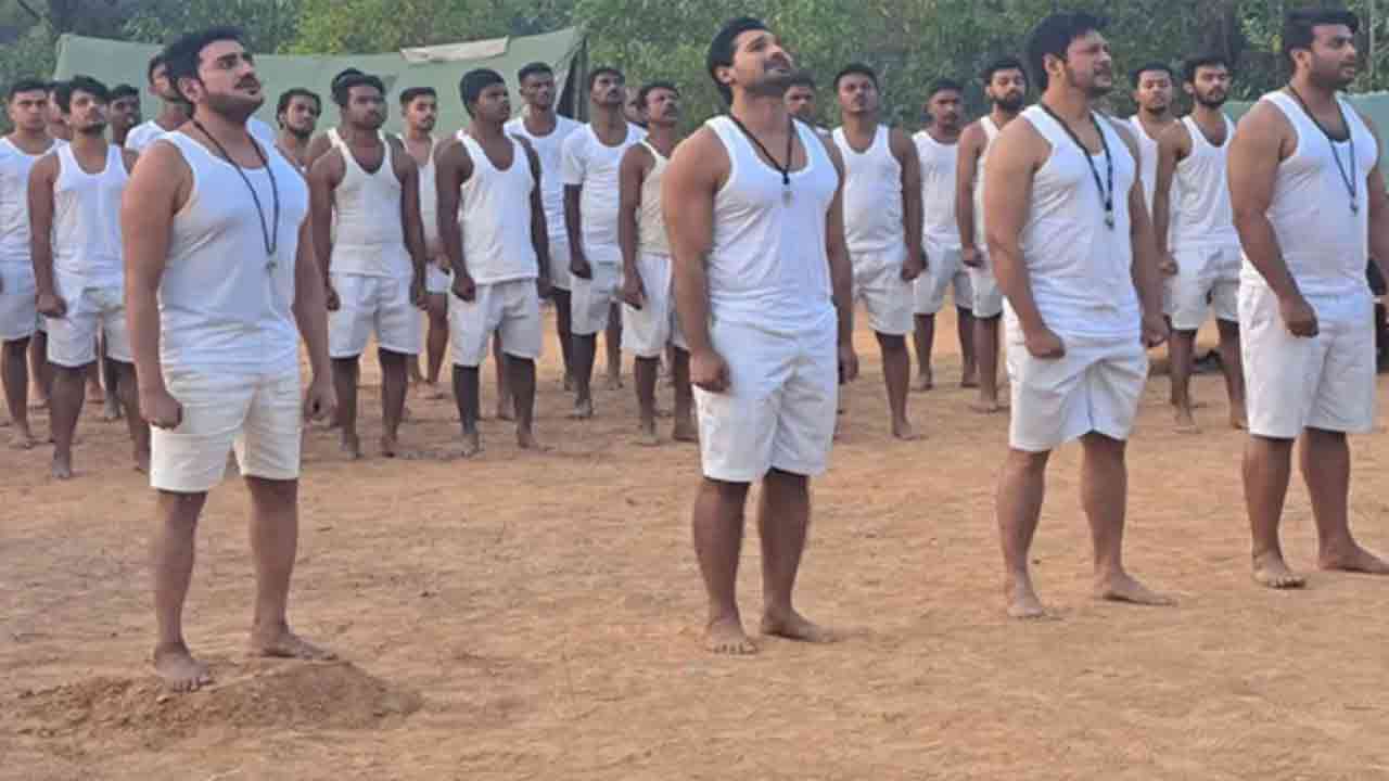 অনন্ত জলিলের উচ্চতা বাড়াতে অভিনব কৌশল