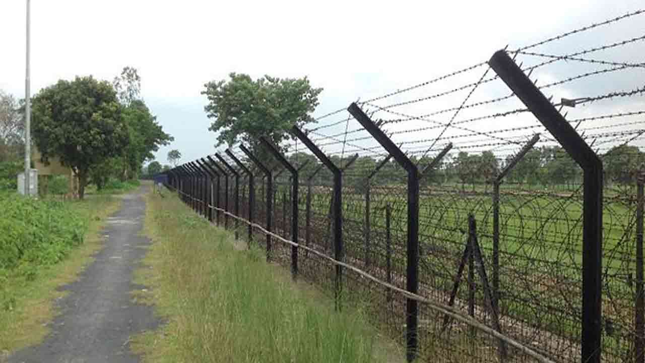 ভারত সীমান্তে পড়ে আছে বাংলাদেশি কিশোরের গলাকাটা মরদেহ