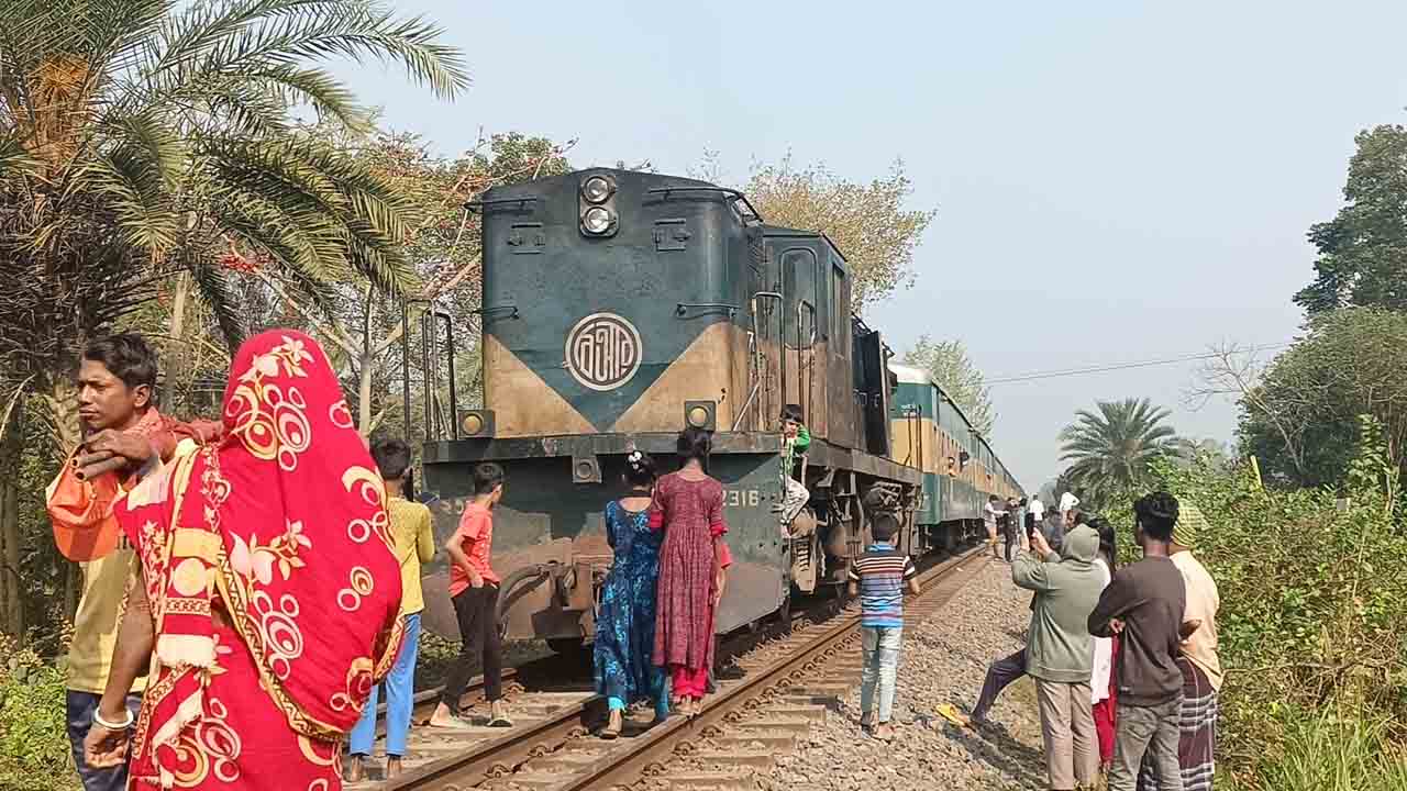 ইঞ্জিন বিকল, উত্তরবঙ্গের সঙ্গে ঢাকার রেল যোগাযোগ বন্ধ