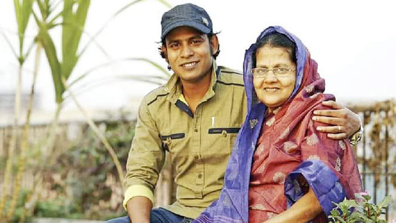 মা হারালেন গায়ক কাজী শুভ