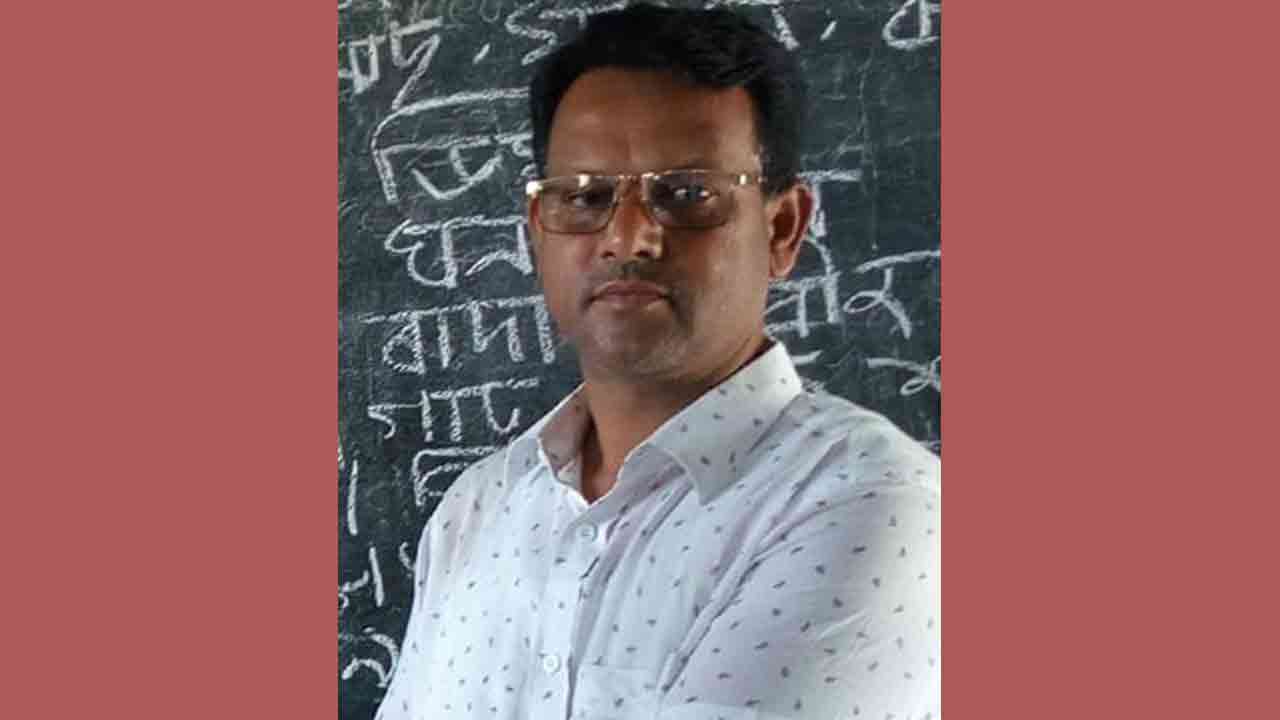 প্রধান শিক্ষক আয়নাল হক (ফাইল ছবি)