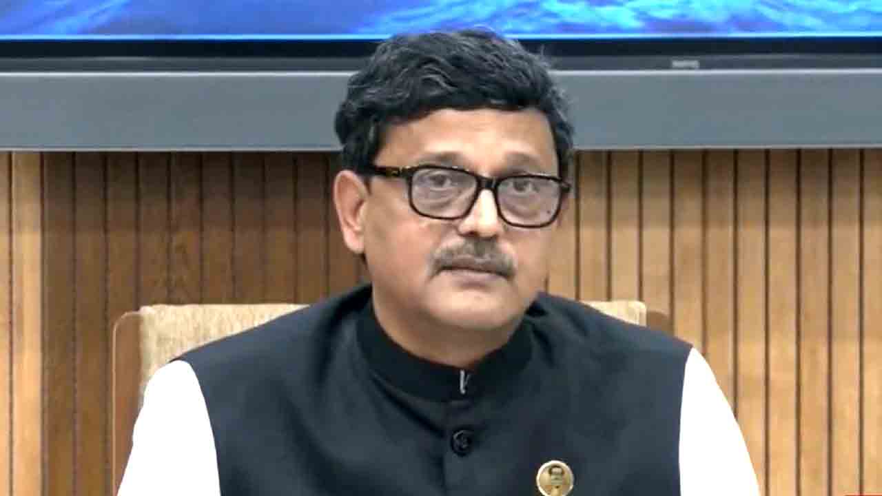 দস্যুদের কবলে পড়া জাহাজের নাবিকরা নিরাপদে আছে: নৌ প্রতিমন্ত্রী