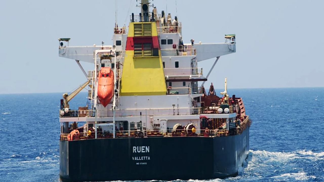 ভারতীয় উপকূল থেকে ছিনতাইকৃত জাহাজ উদ্ধারের দাবি