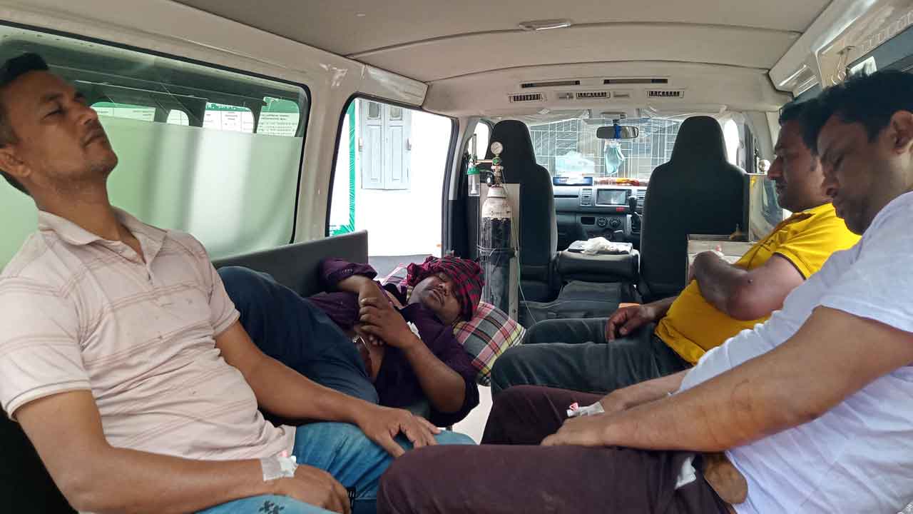 ছাত্রলীগের হামলায় ৪ সাংবাদিক আহত