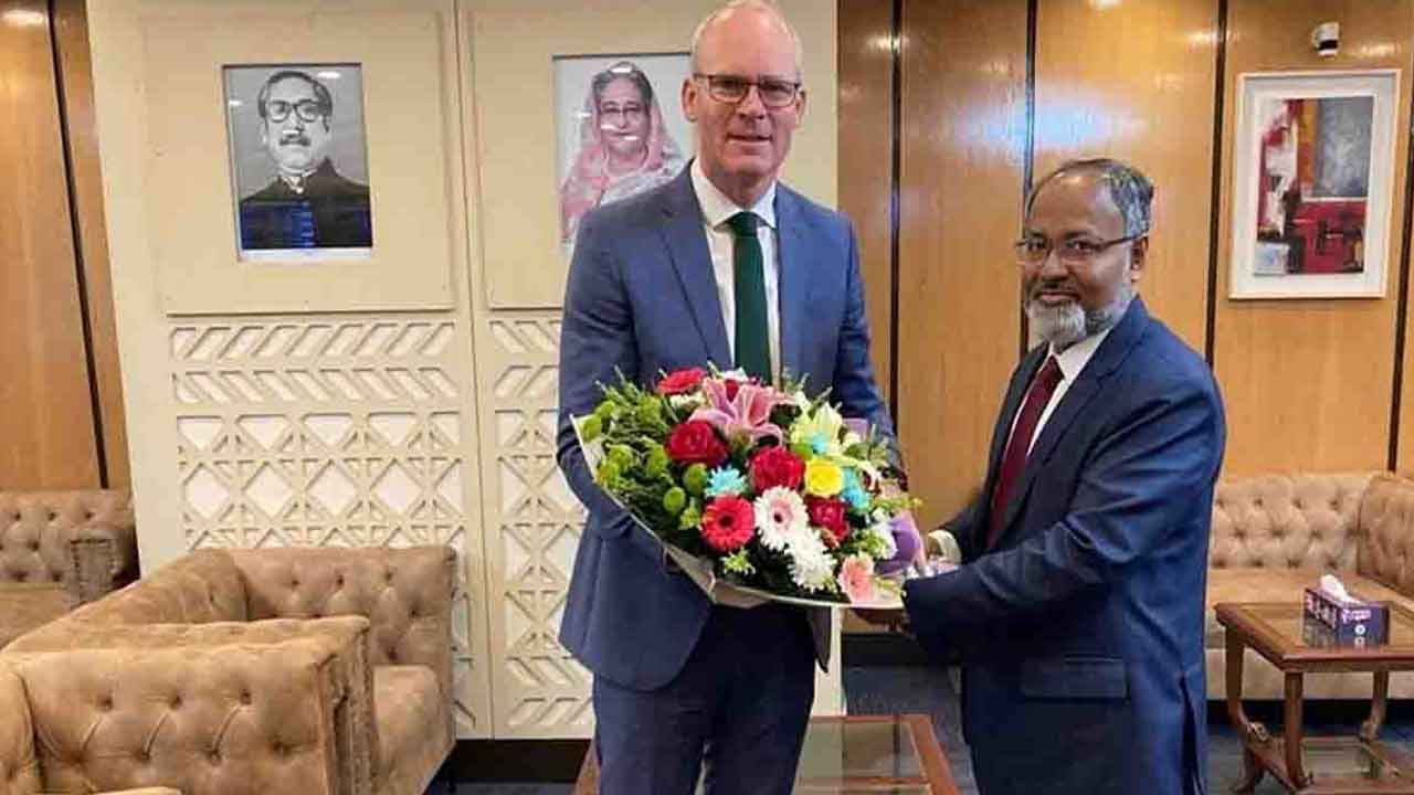 দুই দিনের সফরে ঢাকায় এসেছেন আইরিশ মন্ত্রী সাইমন