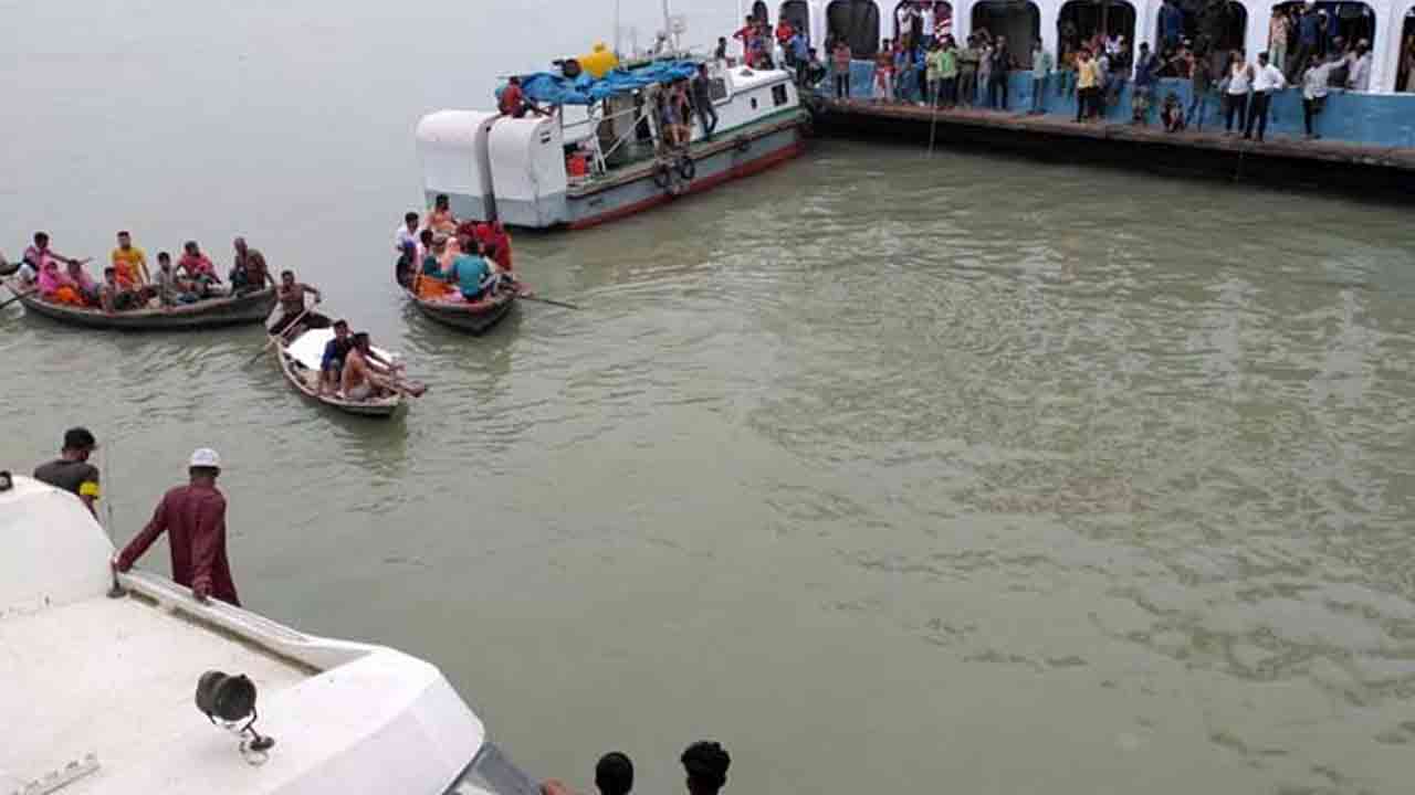 লঞ্চের পাখায় কাটা পড়ে জেলে নিখোঁজ, পা উদ্ধার
