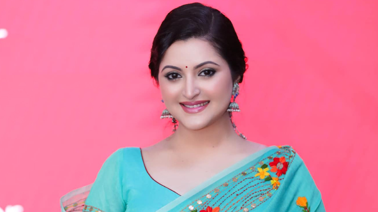 আসামিদের যাতায়াত ভাড়া পরী মণিকে দিতে বললেন আদালত