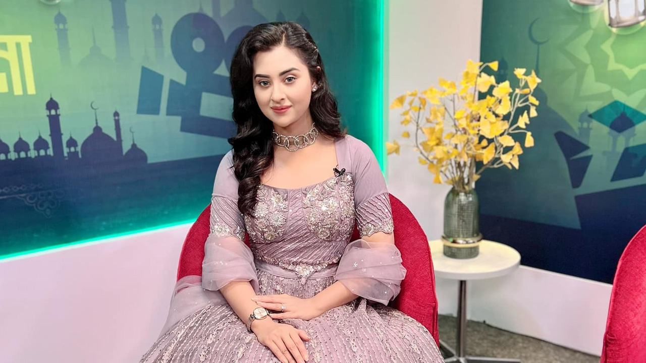 রহস্যে ঘেরা পোস্ট, মা-সন্তান নিয়ে কি বলতে চান বুবলী 