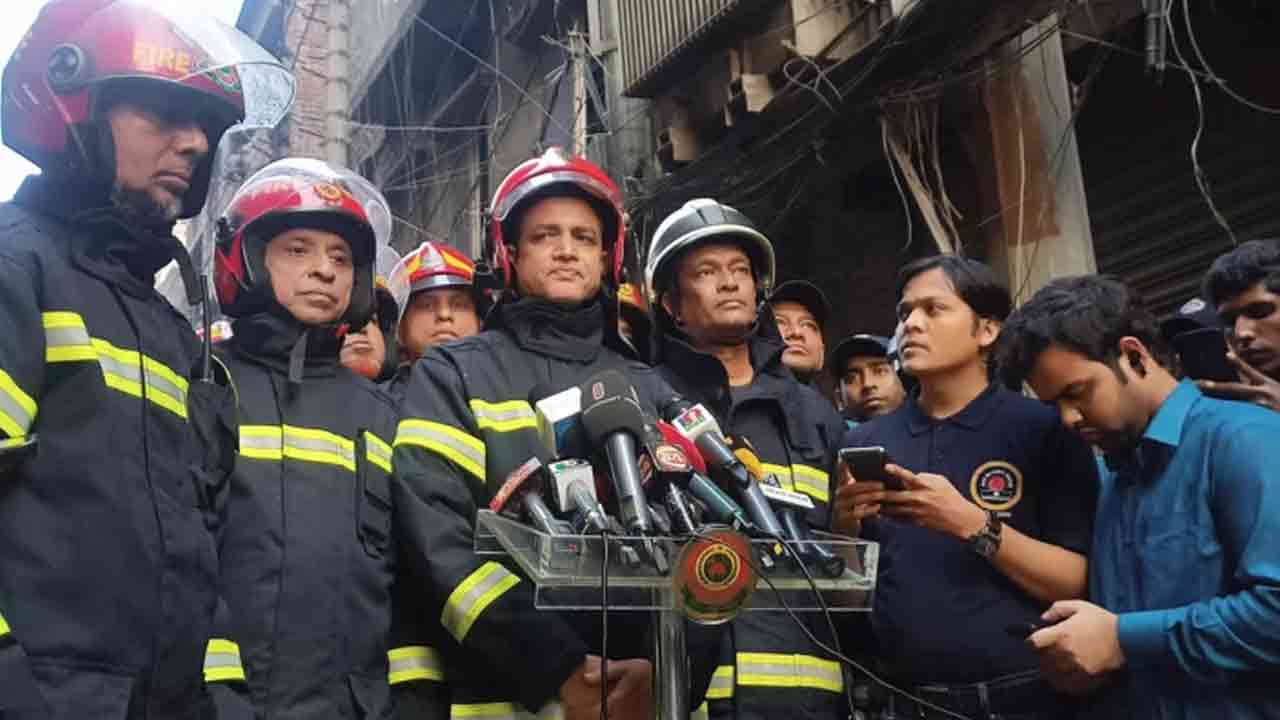 বুড়িগঙ্গার পানি এনে চকবাজারের আগুন নেভানো হয়েছে: ফায়ার সার্ভিস 