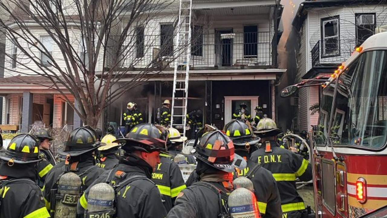 যুক্তরাষ্ট্রের নিউইয়র্কের ব্রুকলিনে অগ্নিকাণ্ড