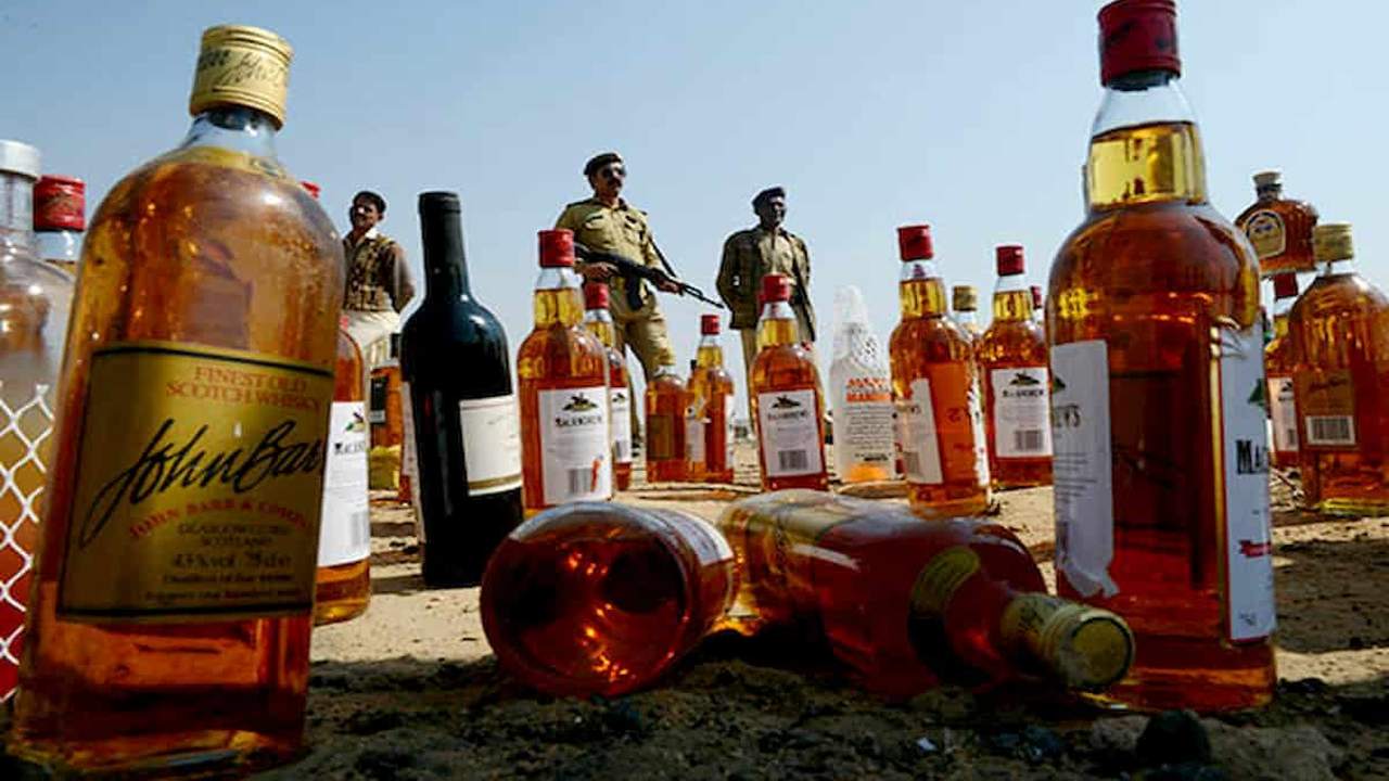 পাঞ্জাবে বিষাক্ত মদপানে ২১ জনের মৃত্যু / ছবি: সংগৃহীত