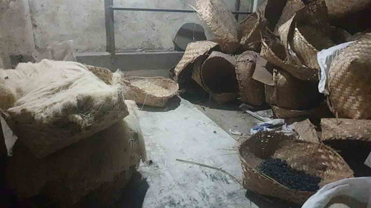 ভেজাল সেমাই কারখানায় অভিযান, গ্রেপ্তার ৫। ছবি: সংগৃহীত