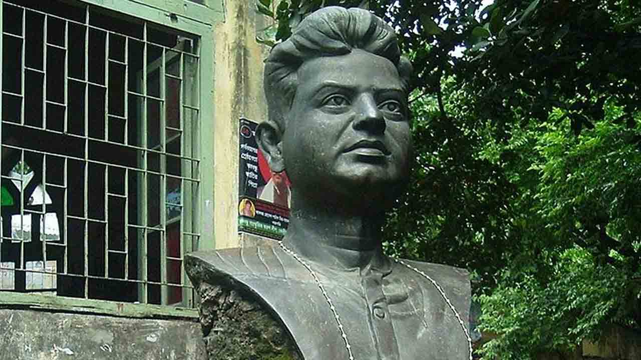 মধুর ক্যান্টিনের মধুদা পেলেন শহিদ বুদ্ধিজীবীর স্বীকৃতি। ফাইল ছবি