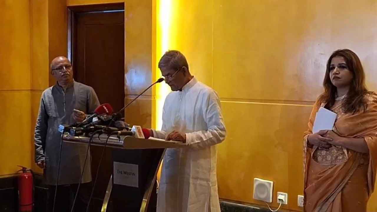 বক্তব্য রাখছেন মির্জা ফখরুল ইসলাম আলমগীর
