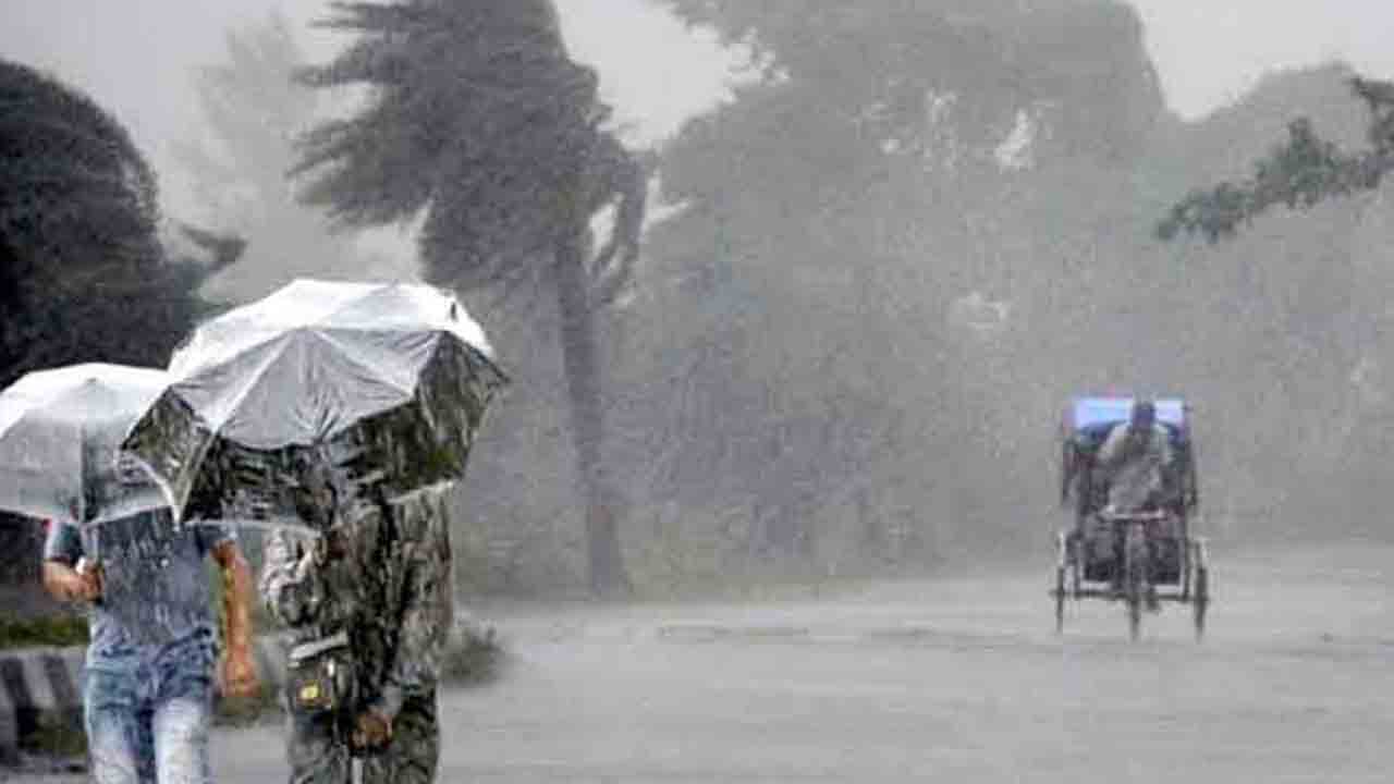 আগামী ৩ দিন ঝড়-বৃষ্টি থাকবে যেসব জায়গায়। ফাইল ছবি