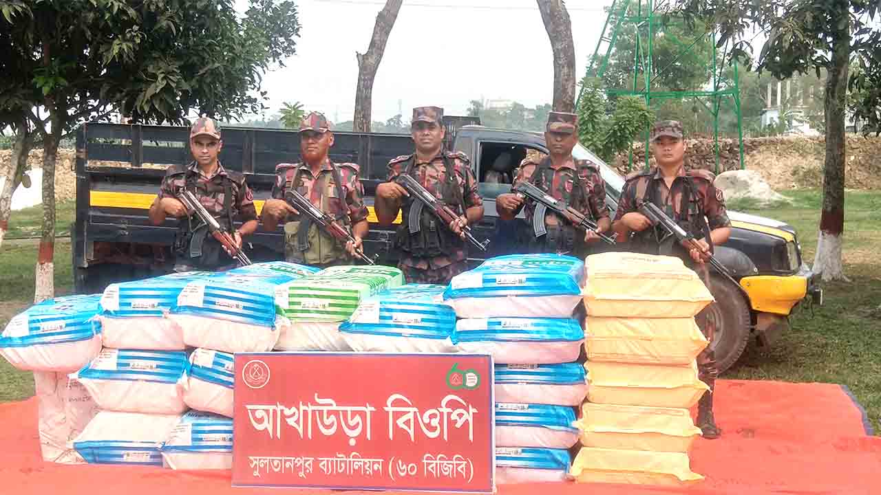 আখাউড়ায় ৫০ লাখ টাকার ভারতীয় আতশবাজি জব্দ। ছবি: দেশ টিভি