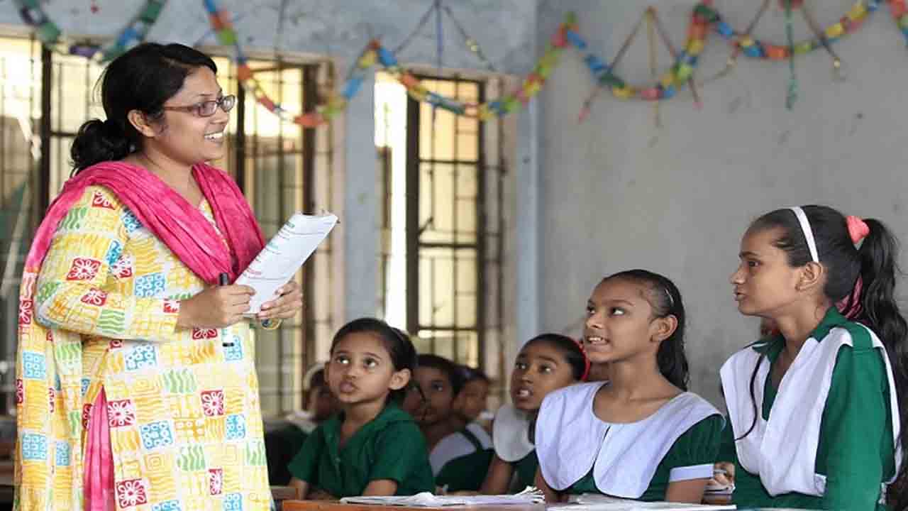 ৯৬ ৭৩৬ পদে শিক্ষক নিয়োগের গণবিজ্ঞপ্তি। ফাইল ছবি