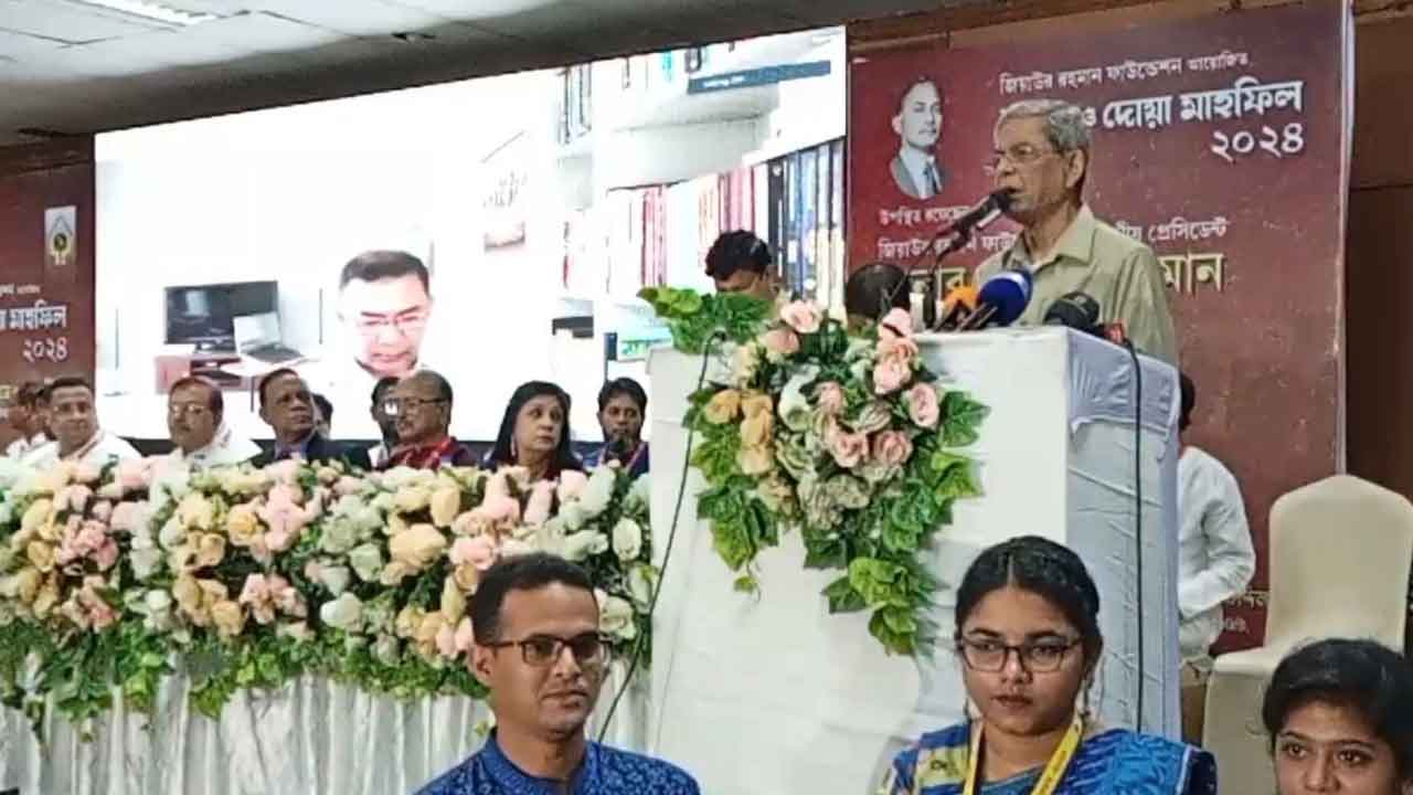 বক্তব্য রাখছেন বিএনপি মহাসচিব মির্জা ফখরুল ইসলাম আলমগীর