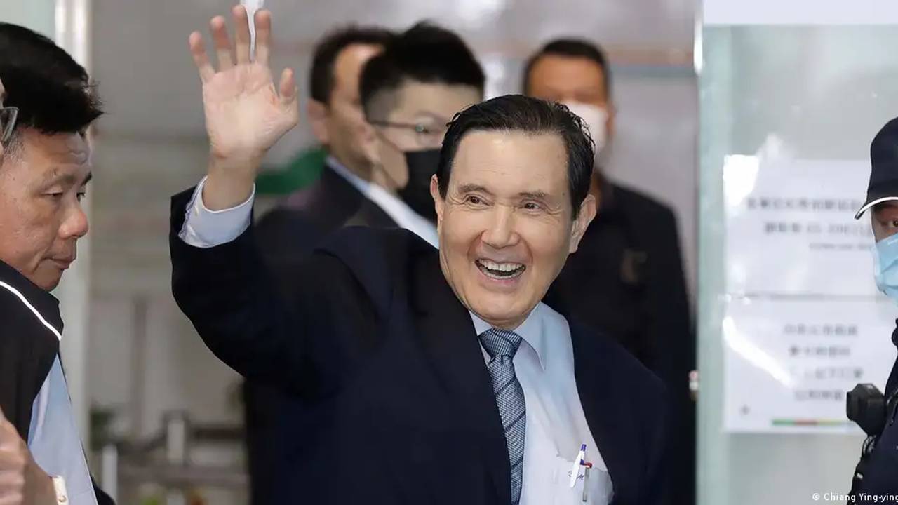 তাইওয়ানের প্রাক্তন রাষ্ট্রপতি মা ইং-জিউ  / ছবি: ছবি: চিয়াং ইং-ইং/এপি