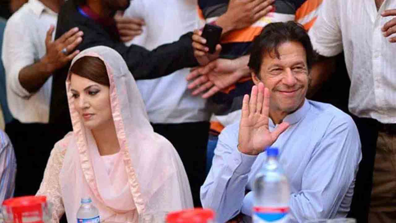 ইমরান খান ও বুশরা বিবি। ফাইল ছবি