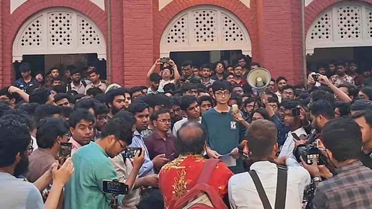 ছাত্ররাজনীতি বন্ধের দাবিতে অনড় বুয়েট শিক্ষার্থীরা। ছবি: সংগৃহীত