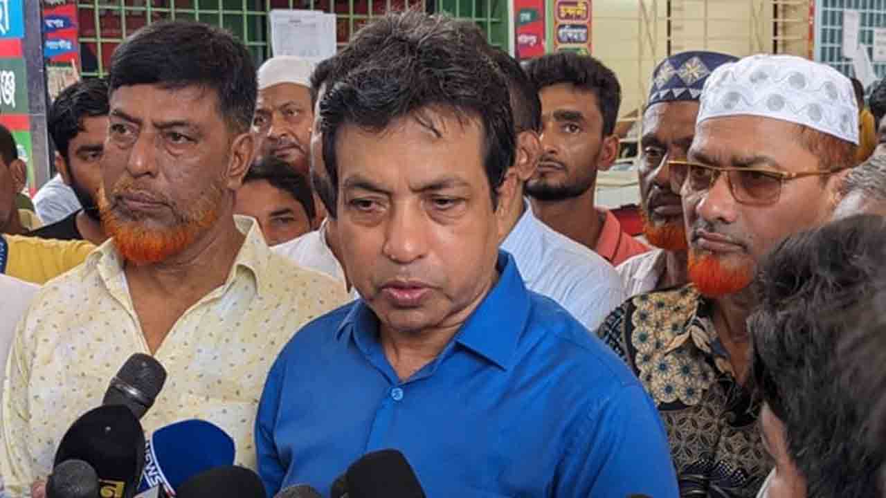 বেশিরভাগ জায়গায় বাস ভাড়া কম নেওয়া হচ্ছে: বিআরটিএ চেয়ারম্যান