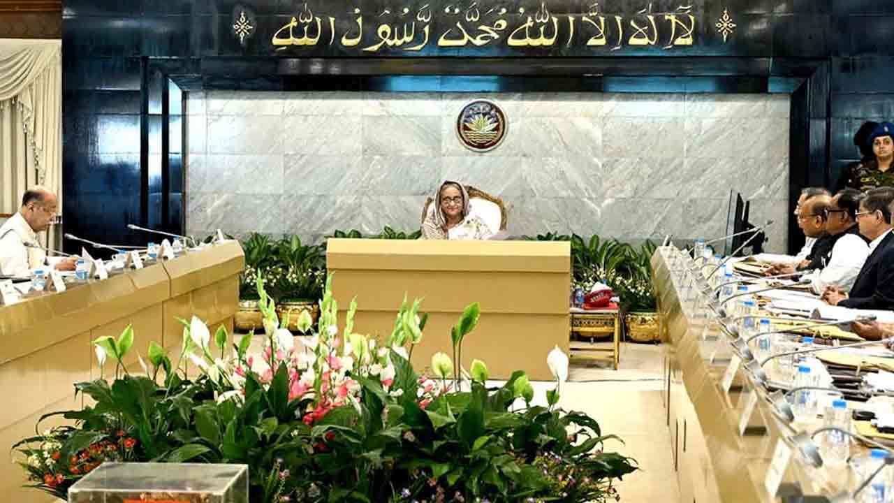 মধ্যপ্রাচ্যের যুদ্ধের দিকে নজর রাখার নির্দেশ প্রধানমন্ত্রীর