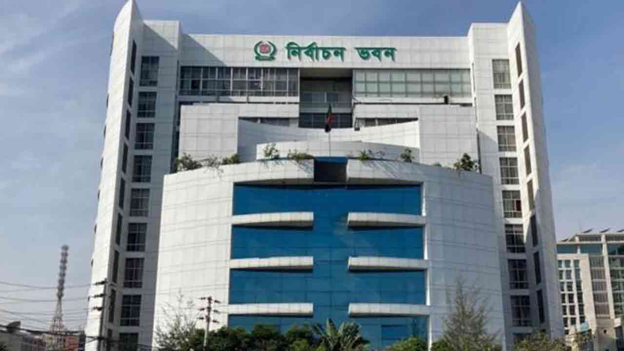 বিচারপতিদের সমান বেতন-ভাতা পাবেন নির্বাচন কমিশনাররা