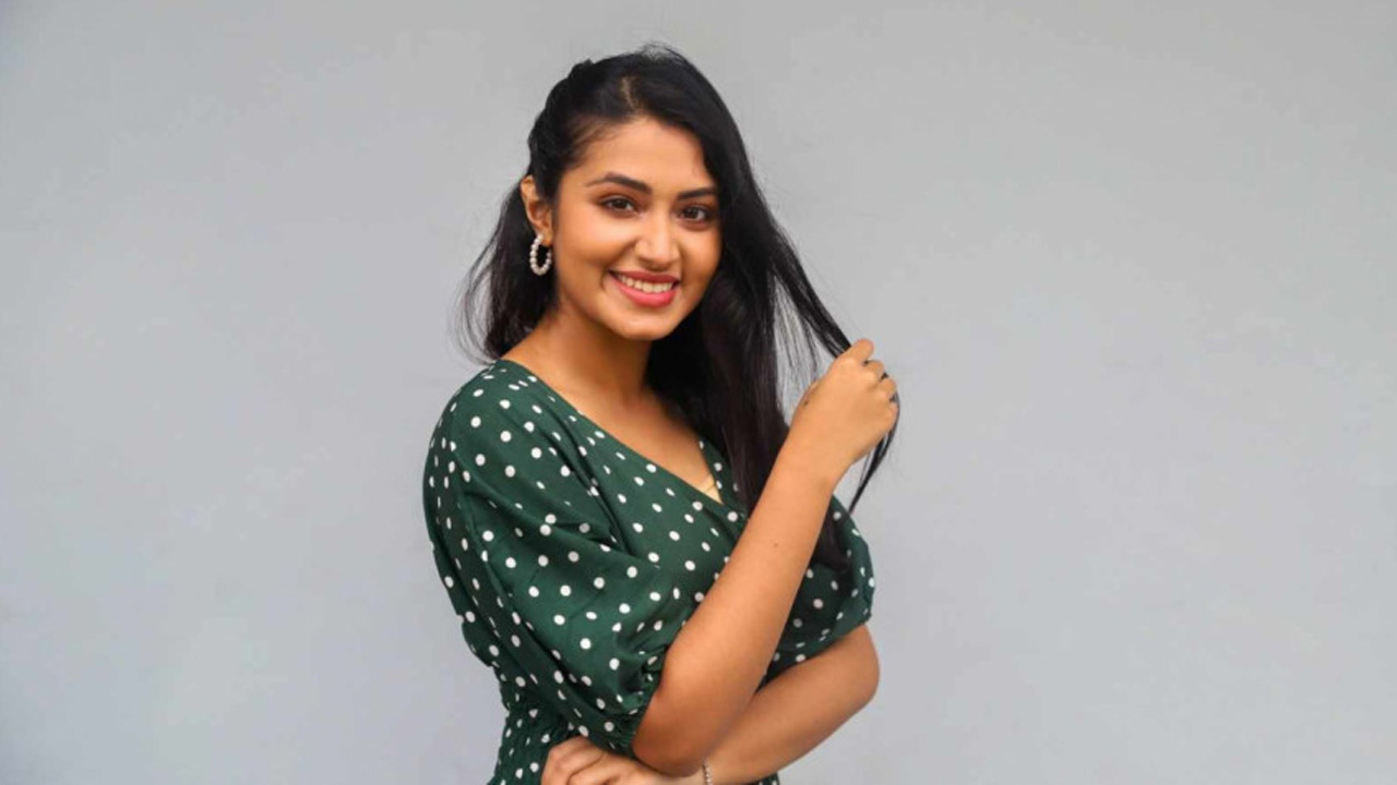 অভিষেকেই শীর্ষে তাসনিয়া ফারিণ