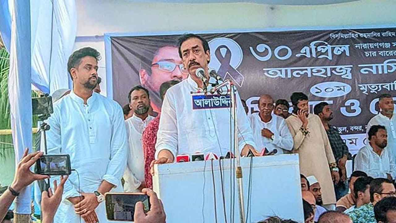 বক্তব্য রাখছেন নারায়ণগঞ্জ-৪ আসনের এমপি একেএম শামীম ওসমান