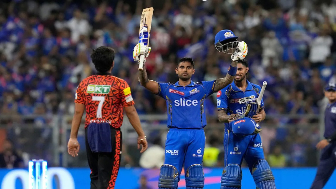 হায়দরাবাদকে উড়িয়ে দিল মুম্বাই