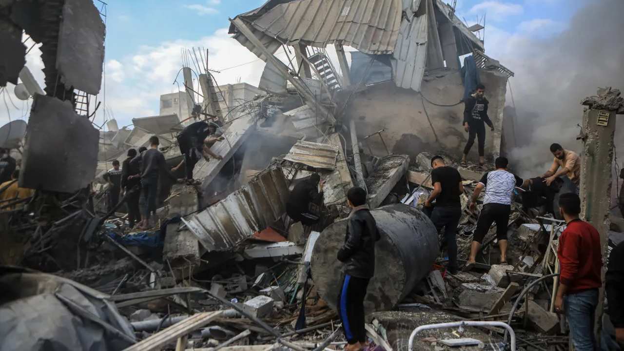 ফিলিস্তিনের দক্ষিণাঞ্চলীয় রাফা শহরে ইসরায়েলী হামলা / ছবি: আলজাজিরা