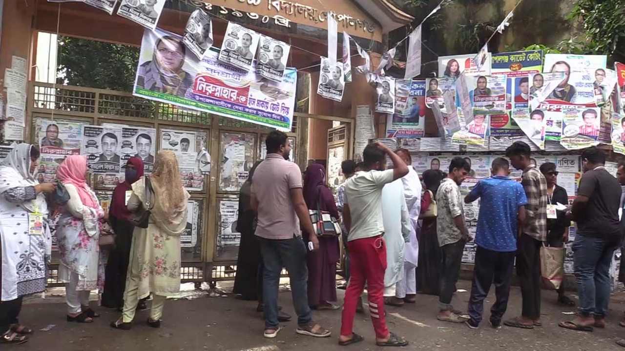 গোপালগঞ্জের তিন উপজেলায় ভোট গ্রহন শুরু হয়েছে / ছবিঃ দেশ টিভি