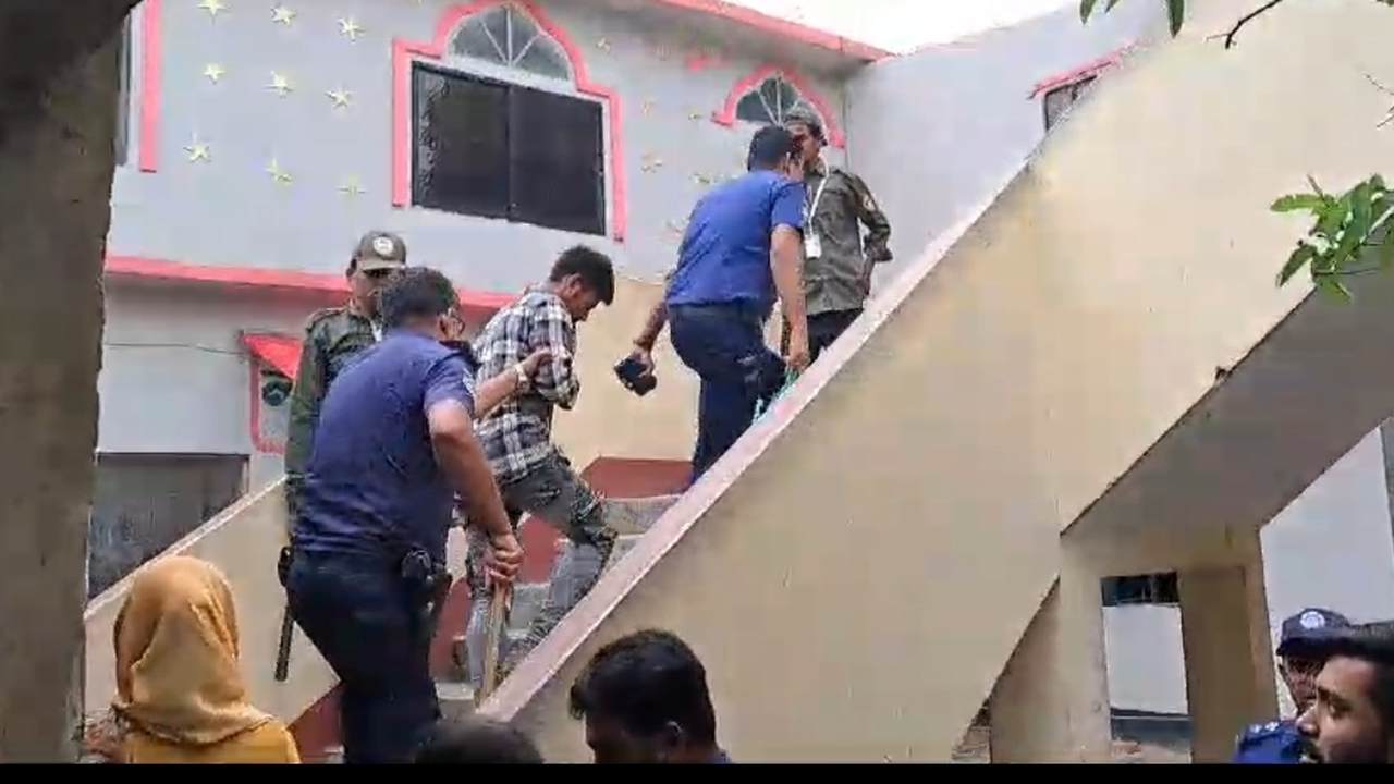 ছবিঃ দেশ টিভি