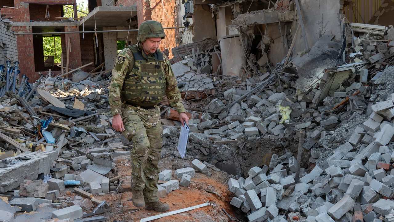 রাশিয়ার বিরুদ্ধে লড়াইয়ে বন্দিদের কাজে লাগাবে ইউক্রেন / ছবি: আলজাজিরা