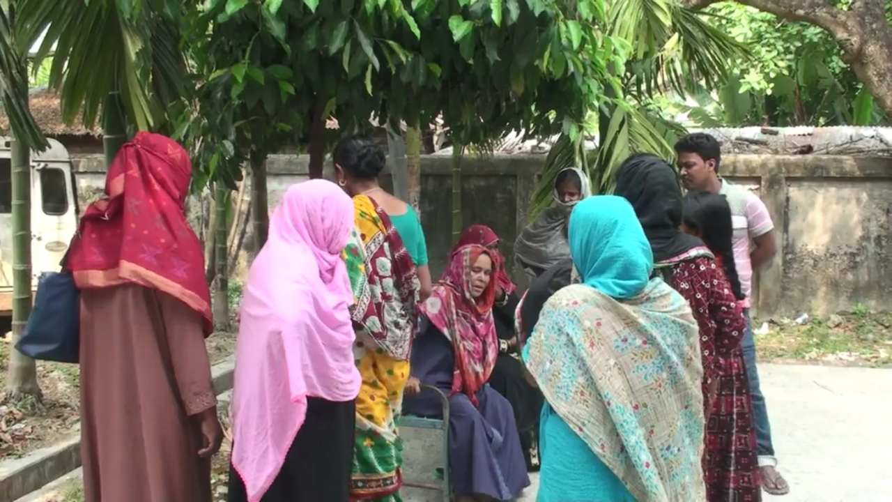 স্বজনদের আহাজারি / ছবি: দেশ টিভি